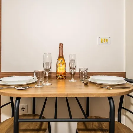 Modern Luxury In Waterfront With Views Lejlighed *